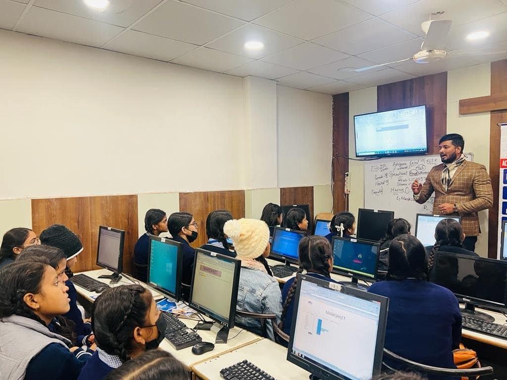 Which Institute Gives the Best AI Course Near NSP? Honest Answer from a Pitampura CEO